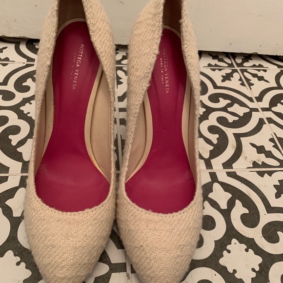 NWOB Bottega Veneta tweed crystal heel pumps. - Picture 3 of 7